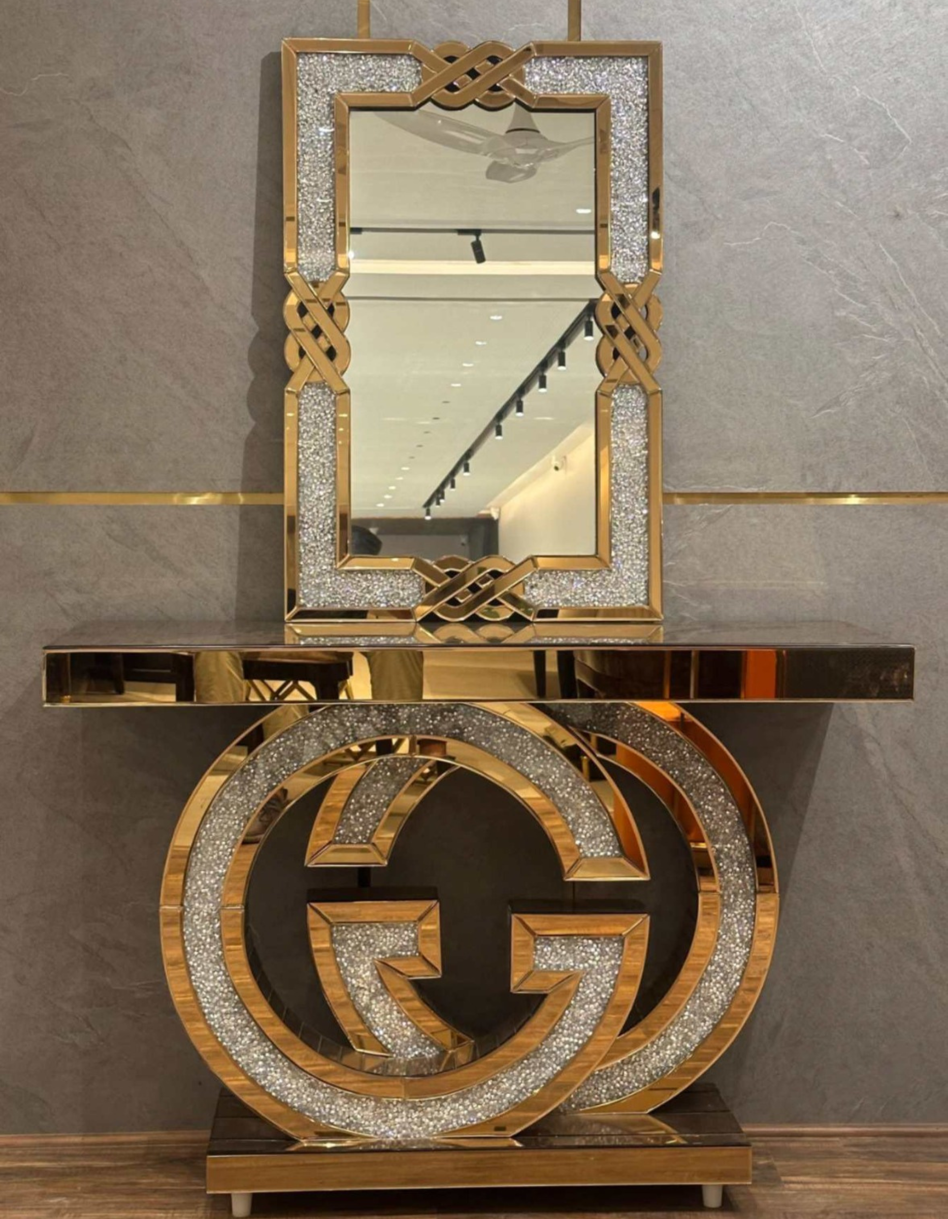 GG Shape mirrored Console Table