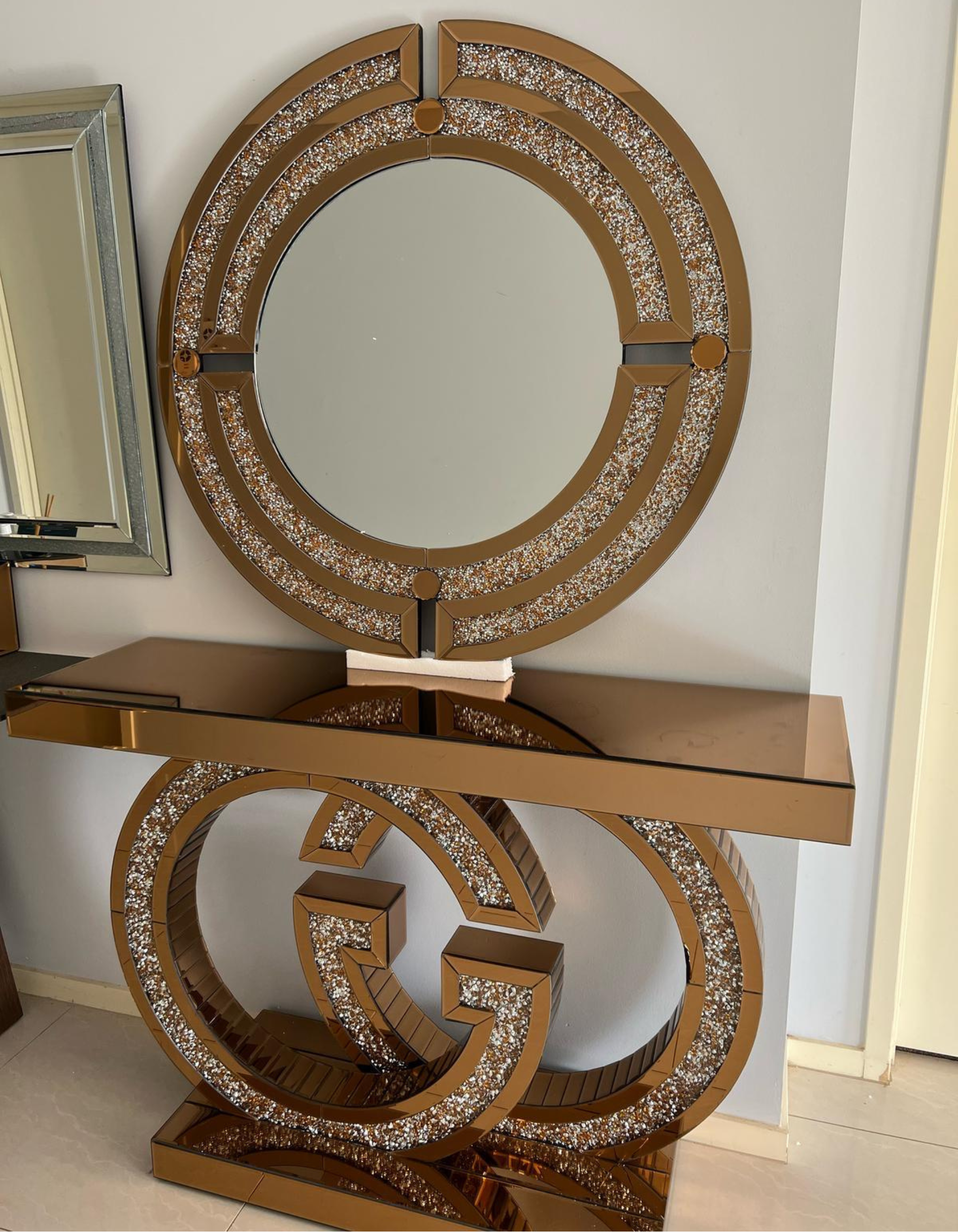 GG Shape mirrored Console Table